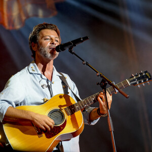 Le chanteur Christophe Maé en concert sur la scène du festival les vendanges musicales, au Château de Charnay (69) le 15/09/23. 