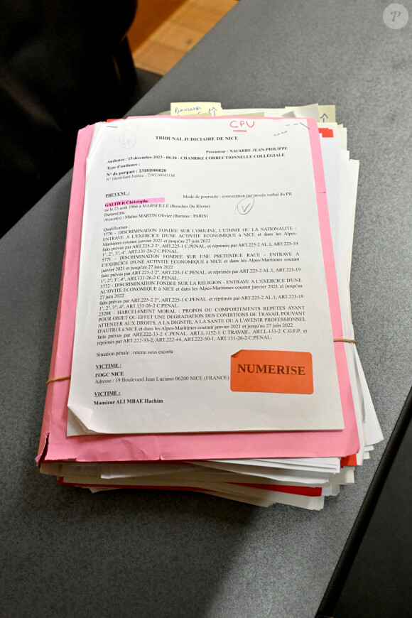 Christophe Galtier, l'ancien entraîneur de l'OGC Nice, accompagné par ses avocats, Maîtres Sébastien Schapira et Olivier Martin, comparaît devant le tribunal correctionnel de Nice, le 15 décembre 2023. Il est pousuivi pour des faits de "harcèlement moral" et de "discrimination" suite à des propos racistes qu'il aurait tenus entre 2021 et 2022. Il encourt jusqu'à trois ans de prison et 45.000 d'amende. © Bruno Bebert/Bestimage 