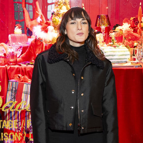 Interviewée par Sosoir, Juliette Armanet a révélé avoir fait l'acquisition d'une belle propriété dans la Marne.
Juliette Armanet - Inauguration des décorations de Noël "Le Noël de mes rêves" aux Galeries Lafayette à Paris.