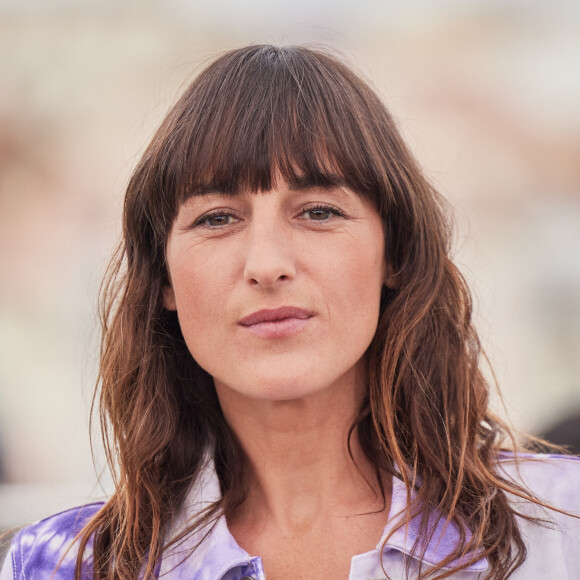 Juliette Armanet au photocall de "Rosalie" lors du 76ème Festival International du Film de Cannes, le 18 mai 2023. © Jacovides/Moreau/Bestimage 