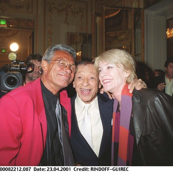 Leur monde était aussi très différent. Et alors que Françoise Hardy rêvait de soirées romantiques avec son amoureux, ce dernier, souffrait de grosses angoisses. 
Jean-Marie Périer, Henri Salvador et Françoise Hardy 