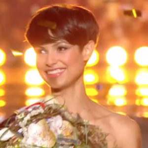 Miss Nord-Pas-de-Calais, Eve Gilles, est élue Miss France 2024.