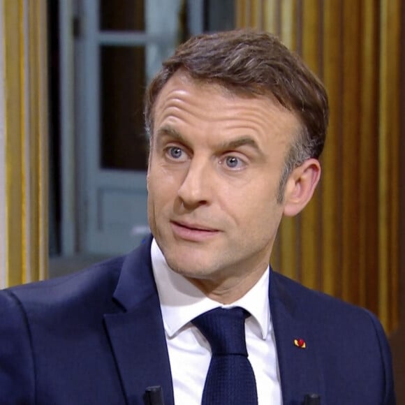 Captures d'écran - Le président Emmanuel Macron s'exprime lors de l'émission "C à vous" au palais de l'Elysée le lendemain de l'adoption de la loi Immigration. Paris, le 20 décembre 2023. © Jack Tribeca / Bestimage 