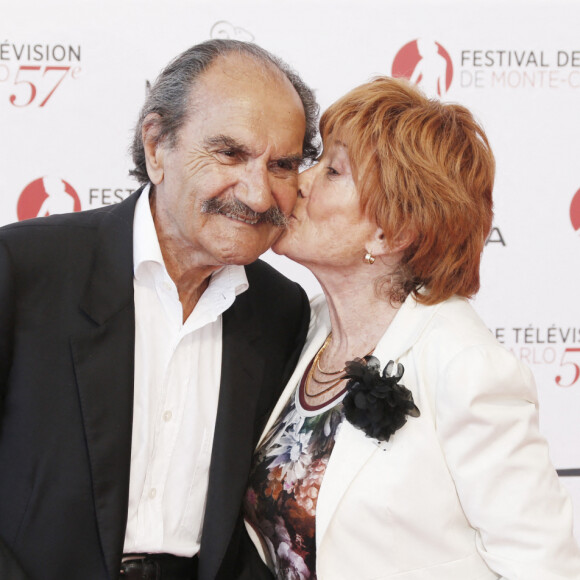 A Monaco, l'équipe de la série SCENES DE MENAGES, Gérard HERNANDEZ et Marion GAME lors de la soirée d'ouverture du 57ème FESTIVAL DE TELEVISION DE MONTE-CARLO au forum Grimaldi de Monte-Carlo © Christophe Aubert via Bestimage