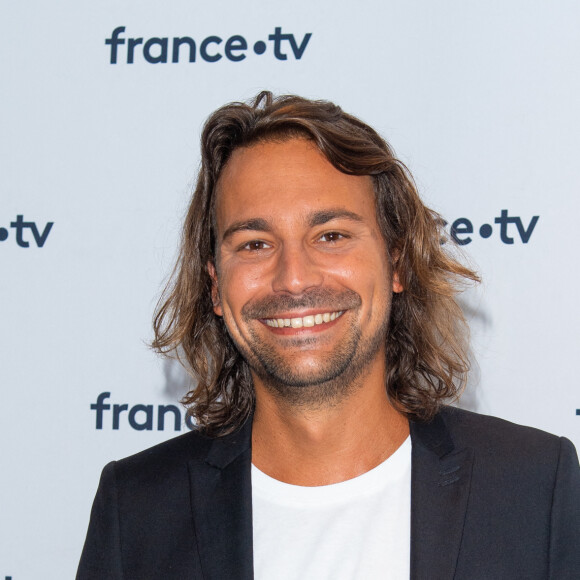 Info - Bertrand Chameroy débarque sur RTL - Bertrand Chameroy lors du photocall dans le cadre de la conférence de presse de France Télévisions au Pavillon Gabriel à Paris, France, le 24 août 2021. © Pierre Perusseau/Bestimage 