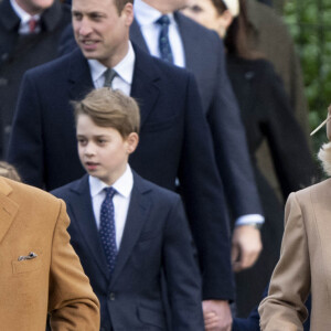 Le roi Charles III d'Angleterre et Camilla Parker Bowles, reine consort d'Angleterre, le prince William, prince de Galles, et Catherine (Kate) Middleton, princesse de Galles, avec leurs enfants le prince George de Galles, la princesse Charlotte de Galles et le prince Louis de Galles 25 décembre 2023.