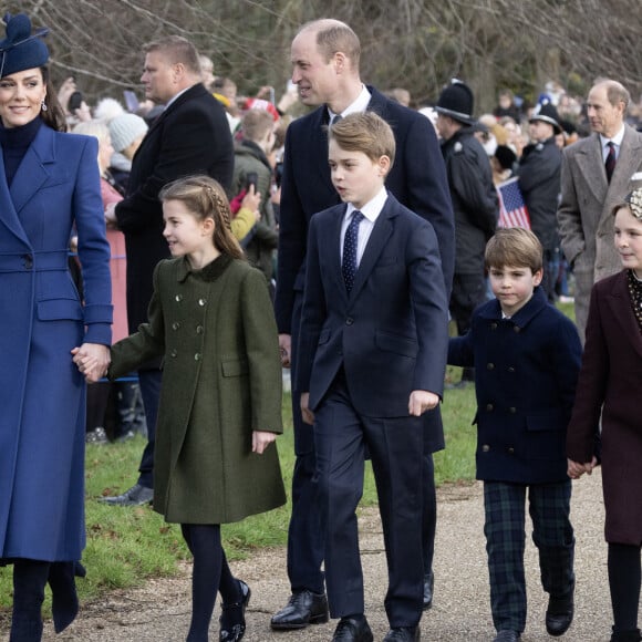 Le prince William, prince de Galles, et Catherine (Kate) Middleton, princesse de Galles, avec leurs enfants le prince George de Galles, la princesse Charlotte de Galles et le prince Louis de Galles, 25 décembre 2023.