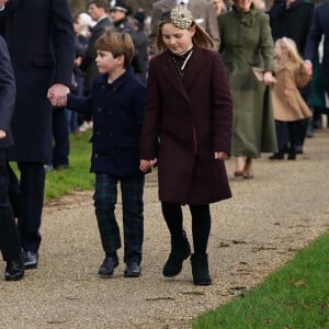 Le prince William, prince de Galles, et Catherine (Kate) Middleton, princesse de Galles, avec leurs enfants le prince George de Galles, la princesse Charlotte de Galles et le prince Louis de Galles, 25 décembre 2023.