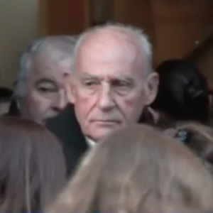 Obsèques de Guy Marchand: l'arrivée du cercueil de l'acteur et chanteur à l'église de Mollégès, dans les Bouches-du-Rhône