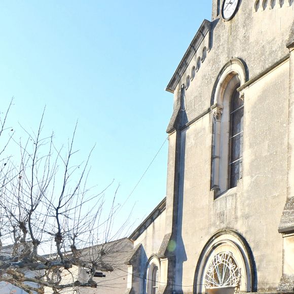 Illustration lors des obsèques de Guy Marchand en l'église Saint-Pierre-ès-Liens à Mollégès le 27 décembre 2023. 