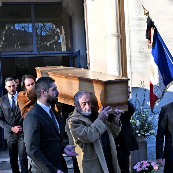 Jules, fils de Guy Marchand lors des obsèques de Guy Marchand en l'église Saint-Pierre-ès-Liens à Mollégès le 27 décembre 2023. 