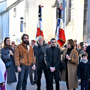 Ludivine, fille de Guy Marchand, Jules, fils de Guy Marchand, Béatrice Chatelier (ex femme de G.Marchand), Quentin Reynaud lors des obsèques de Guy Marchand en l'église Saint-Pierre-ès-Liens à Mollégès le 27 décembre 2023. 