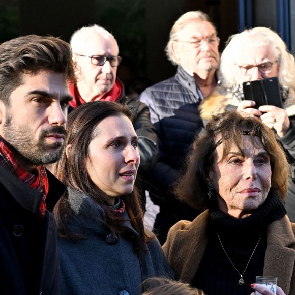 Ludivine, fille de Guy Marchand son compagnon Quentin Reynaud et Béatrice Chatelier (ex femme de Guy Marchand) lors des obsèques de Guy Marchand en l'église Saint-Pierre-ès-Liens à Mollégès le 27 décembre 2023. 