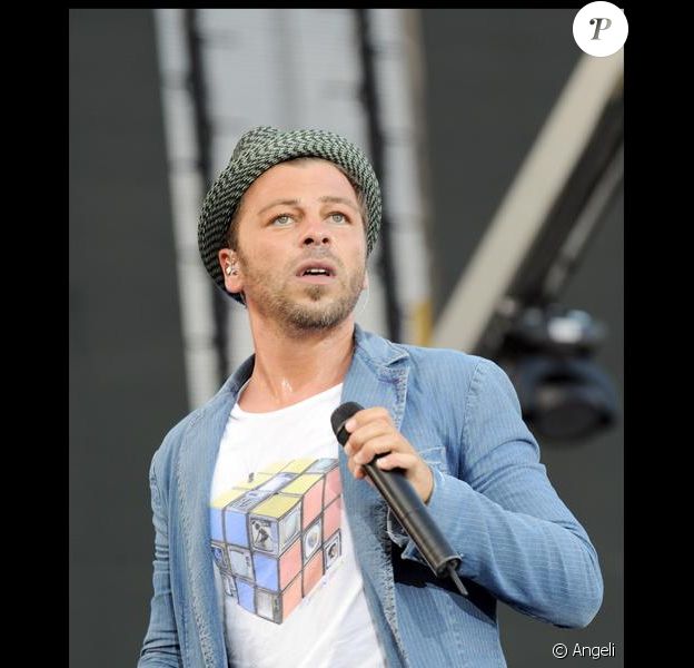 les enfoires christophe mae humilie sur scene et kad merad a mourir de rire purepeople