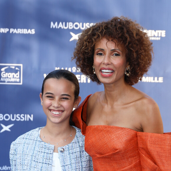 Sonia Rolland et sa fille Kahina qui joue aussi sa fille dans son film "Un destin inattendu" - Arrivées sur le tapis bleu de la 16ème édition du festival du film francophone de Angoulême le 24 août 2023. © Coadic Guirec / Bestimage 