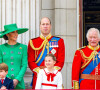 Et elle est toujours là pour assurer ses arrières. 
Le prince George, le prince Louis, la princesse Charlotte, Kate Catherine Middleton, princesse de Galles, le prince William de Galles, le roi Charles III, la reine consort Camilla Parker Bowles - La famille royale d'Angleterre sur le balcon du palais de Buckingham lors du défilé "Trooping the Colour" à Londres. Le 17 juin 2023 