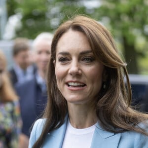 Catherine (Kate) Middleton, princesse de Galles, à la rencontre du public du concert du couronnement près du château de Windsor Catherine (Kate) Middleton, princesse de Galles, à la rencontre du public du concert du couronnement près du château de Windsor, le 7 mai 2023.