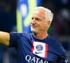 Rappelons que David Ginola est un ancien footballeur de haut niveau.
David Ginola - Match de Ligue 1 Uber Eats "PSG -OM" (1-0) au Parc des Princes à Paris le 16 octobre 2022. 