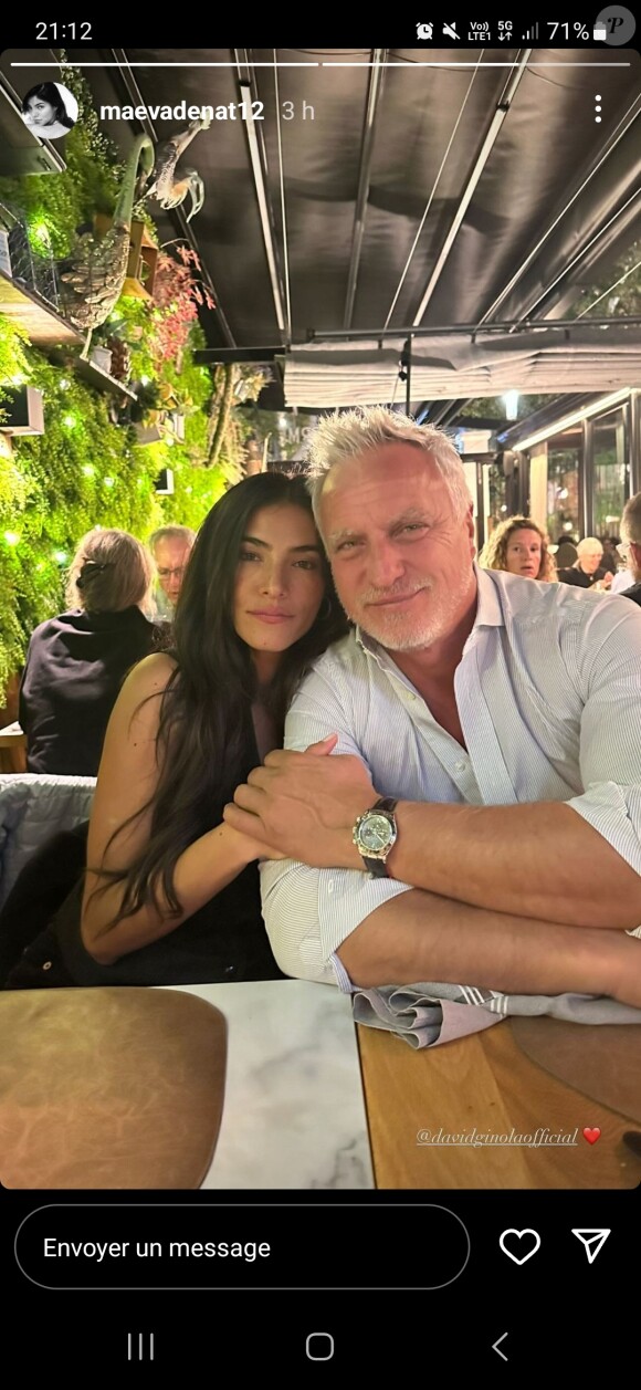 David Ginola et sa compagne Maëva enlacés au restaurant. Photo publiée en story sur Instagram, le 13 octobre 2023.