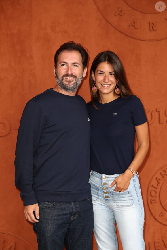 Elle a en effet vécu une idylle avec Vincent Pujol, l'un des dirigeants de la chaîne C8.
Vincent Pujol et Hélène Mannarino - People au village pour la finale hommes lors des internationaux de France de tennis de Roland Garros 2019 à Paris le 9 juin 2019. © Jacovides - Moreau / Bestimage