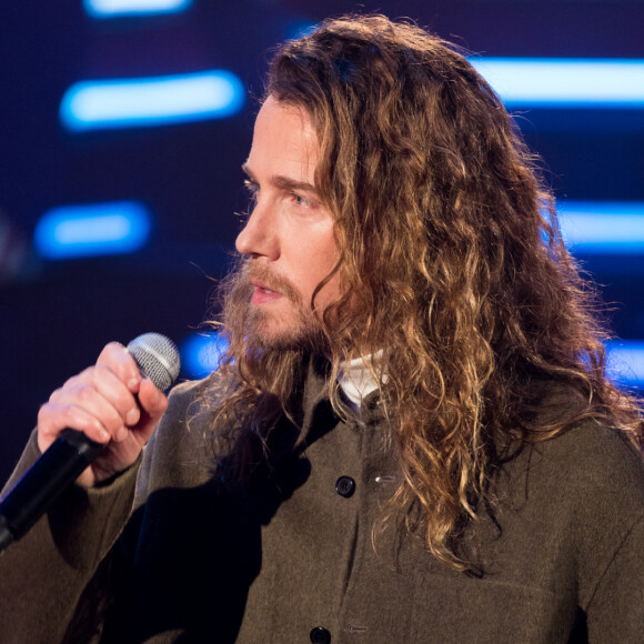 Exclusif - Julien Doré - Grande soirée solidaire et festive "Secours Pop La Grande Soirée" au Cirque d'Hiver à Paris, diffusée en direct le 6 février sur France 2. © Tiziano Da Silva - Cyril Moreau / Bestimage 