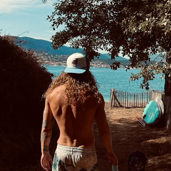 Une photo partagée avec son petit garçon, dont il n'a toujours pas révélé le visage.
Julien Doré et son fils @ Instagram / Julien Doré