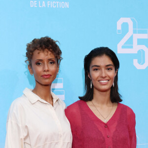 Sonia Rolland et Esther Rollande lors du photocall de la soirée de clôture de la 25ème édition du Festival de la fiction de la Rochelle, France, le 16 septembre 2023. © Denis Guignebourg/Bestimage