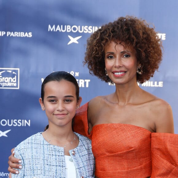 Sonia Rolland et sa fille Kahina qui joue aussi sa fille dans son film "Un destin inattendu" - Arrivées sur le tapis bleu de la 16ème édition du festival du film francophone de Angoulême le 24 août 2023. © Coadic Guirec / Bestimage