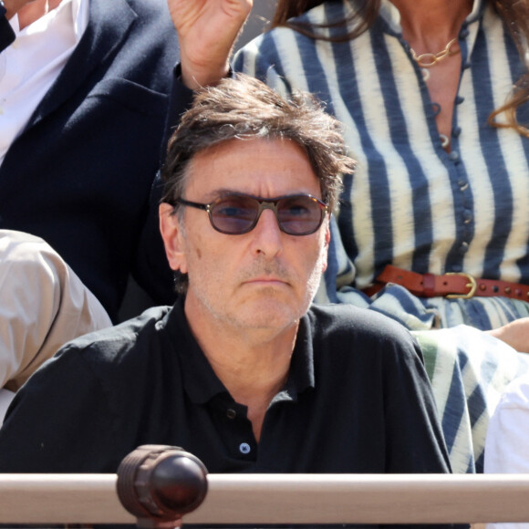 Charlotte Gainsbourg, son compagnon Yvan Attal dans les tribunes lors des Internationaux de France de Tennis de Roland Garros 2022. Paris, le 5 juin 2022. © Dominique Jacovides/Bestimage 