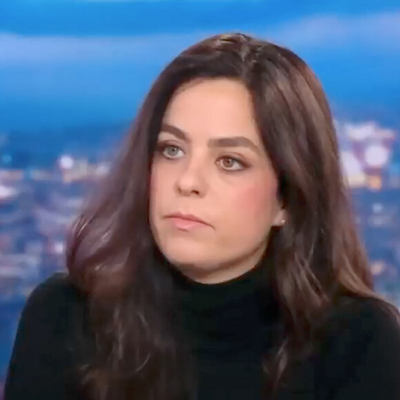 Elle s'était defendue d'avoir voulu cacher à ses frères des informations sur Anouchka Delon.
Captures d'écran d'Anouchka Delon qui a pris la parole face aux dernières accusations de son frère, Anthony sur le plateau du JT de Audrey Crespo-Mara sur TF1 le 7 janvier 2023.