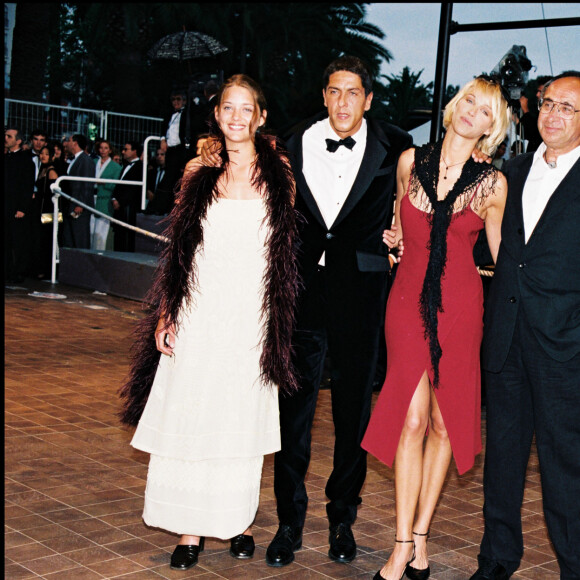 Marion Cotillard, Samy Naceri, Emma Sjoberg, Gérard Pières et Frédéric Diefenthal lors de la présentation du film Taxi au Festival de Cannes en 1998