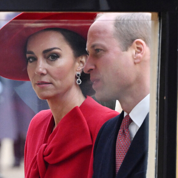 Kate Middleton et le prince William ont failli ne pas finir leur vie ensemble
Le prince William, prince de Galles, et Catherine (Kate) Middleton, princesse de Galles - Cérémonie de bienvenue du président de la Corée du Sud et de sa femme à Horse Guards Parade à Londres. 