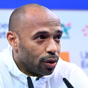 Le sélectionneur de l'équipe de France Espoirs Thierry Henry en conférence de presse au Centre National du Football (CNF) de Clairefontaine-en-Yvelines, France, le 9 octobre 2023. © Federico Pestellini/Panoramic/bestimage