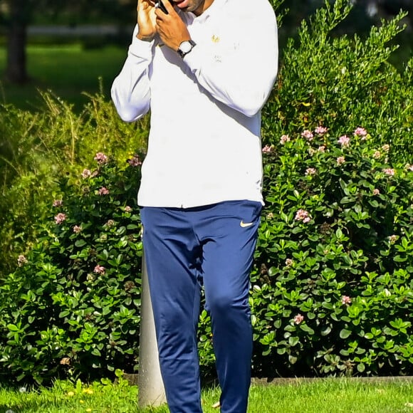 Thierry Henry (sélectionneur de l'équipe de France Espoirs) - Les joueurs de l'équipe de France de football arrivent au Centre National du Football (CNF) de Clairefontaine-en-Yvelines, France, le 9 octobre 2023. © Federico Pestellini/Panoramic/Bestimage