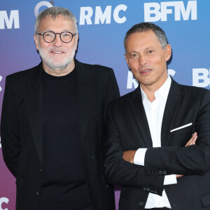 Laurent Ruquier et Marc-Olivier Fogiel lors de la conférence de presse de rentrée BFM TV. - RMC du groupe Altice France à Paris, France, le 31 août 2023. © Coadic Guirec/Bestimage