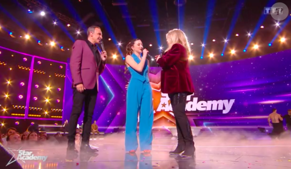 Lénie chante en duo avec Bonnie Tyler sur le titre "Total Eclipse of the Heart" sur le prime de la "Star Academy" - Capture TF1