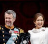 Les quelques secondes d'hésitation survenues avant le bisou royal est le signe que quelque chose ne va pas dans leur mariage. Nombreux ont affirmé cette hypothèse
Le roi Frederik X de Danemark, la reine Mary de Danemark - Intronisation du roi Frederik X au palais Christiansborg à Copenhague, Danemark. Le 14 janvier 2024