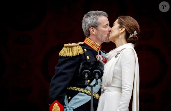 Le nouveau couple royal a même échangé un langoureux baiser ! 
Le roi Frederik X de Danemark, la reine Mary de Danemark - Intronisation du roi Frederik X au palais Christiansborg à Copenhague, Danemark. Le 14 janvier 2024