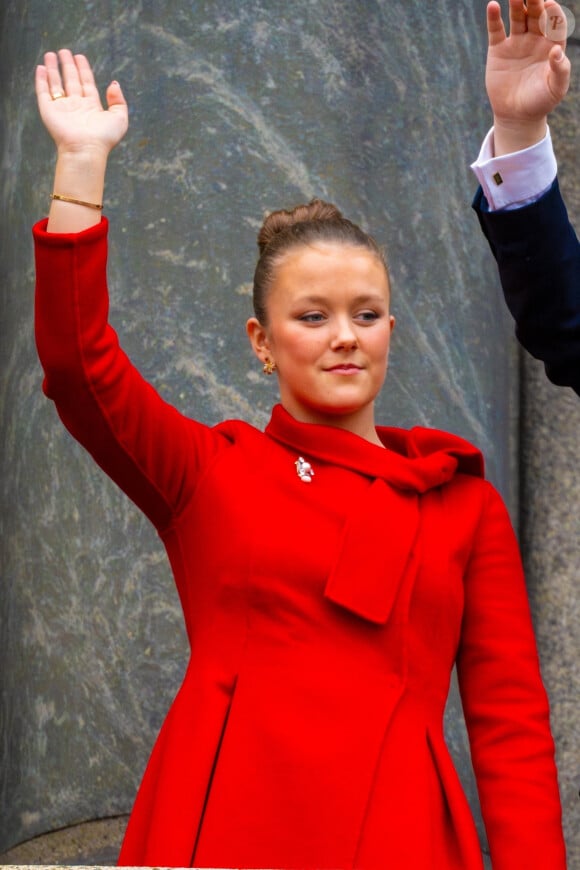 La princesse Isabella de Danemark - Intronisation du roi Frederik X au palais Christiansborg à Copenhague, Danemark le 14 janvier 2024. Le nouveau roi et sa famille saluent la foule depuis le balcon du palais. 