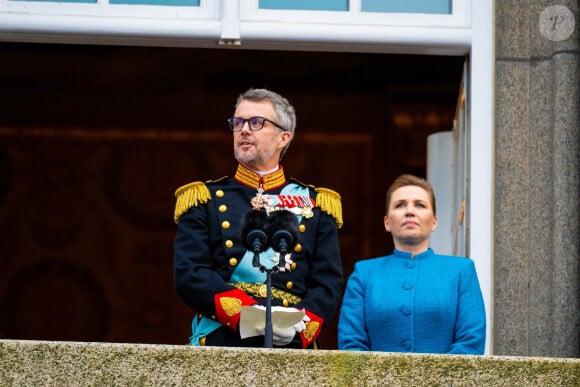 Le roi Frederik X de Danemark et la Première ministre de Danemark Mette Frederiksen - Intronisation du roi Frederik X au palais Christiansborg à Copenhague, Danemark le 14 janvier 2024. Le nouveau roi et sa famille saluent la foule depuis le balcon du palais. 