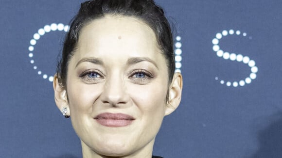 César 2024 : Marion Cotillard divine en costume XXL et chignon relevé aux côtés de Camille Cottin au dîner des révélations