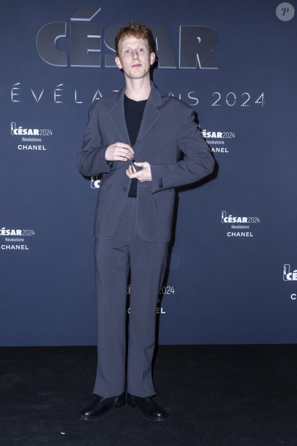 Quentin Vernede (habillé par Lanvin) au photocall du dîner César Révélations 2024 à L'Élysée Montmartre à Paris le 15 janvier 2024. © Olivier Borde / Bestimage 