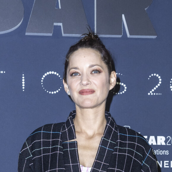 Marion Cotillard au photocall du dîner César Révélations 2024 à L'Élysée Montmartre à Paris le 15 janvier 2024. © Olivier Borde / Bestimage 