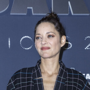 Marion Cotillard au photocall du dîner César Révélations 2024 à L'Élysée Montmartre à Paris le 15 janvier 2024. © Olivier Borde / Bestimage 