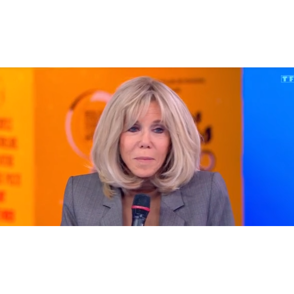 Qu'elle promeut en qualité de présidente de la Fondation des Hôpitaux de Paris
Brigitte Macron sur le plateau des "12 Coups de midi" le lundi 15 janvier 2024