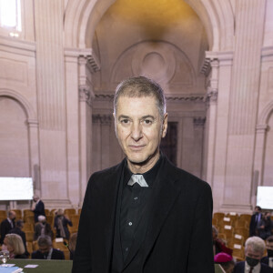 Exclusif - Etienne Daho lors de la remise de sa Grande Médaille Française de la chanson française de l'Académie Française à Paris, France, le 2 décembre 2021. © Olivier Borde/Bestimage 