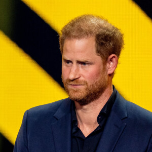 Vendredi 19 janvier, au soir, le prince Harry a, notamment, été félicité lors de cet événement pour son travail en tant que pilote dans l'armée britannique.
Le prince Harry Duc de Sussex lors de la cérémonie de clôture des Invictus Games 2023 à Dusseldorf le 16 septembre 2023.