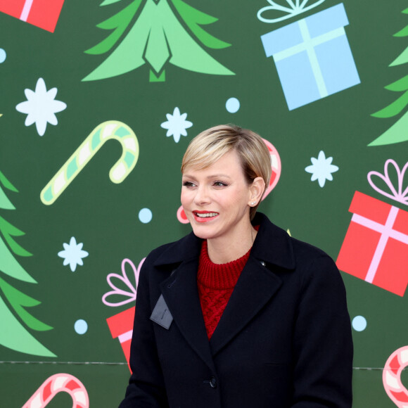 La princesse Charlene de Monaco - La famille princière de Monaco lors de la remise de cadeaux de Noël au palais princier le 20 décembre 2023. © Claudia Albuquerque / Bestimage 