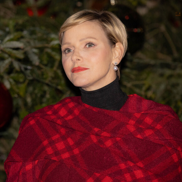 La princesse a hérité cette année d'un nouveau rôle de premier plan
La princesse Charlène de Monaco - inauguration du marché de Noël sur la place du Casino de Monte-Carlo à Monaco, le 7 décembre 2023. © Olivier HuitelPool/Bestimage 