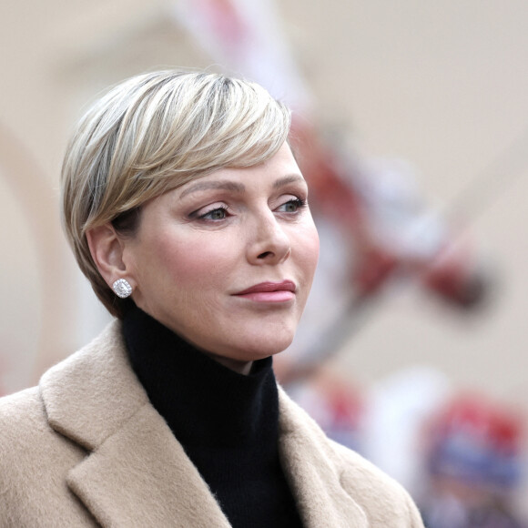 Elle occupait également les fonctions de vice-présidente de la Croix-rouge monégasque
La princesse Charlene de Monaco - La famille princière Monégasque lors de la Grande Parade du Cirque et de l'Open Air Circus Show pour fêter le Centenaire de la naissance du Prince Rainier III et les 50 ans du Festival International du Cirque de Monte-Carlo sur la place du palais princier le 13 janvier 2024. © Claudia Albuquerque / Bestimage 